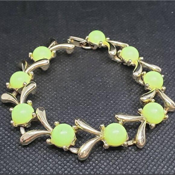 VINTAGE Goldtone Link Bracelet Resin Cabochons - Picture 1 of 5